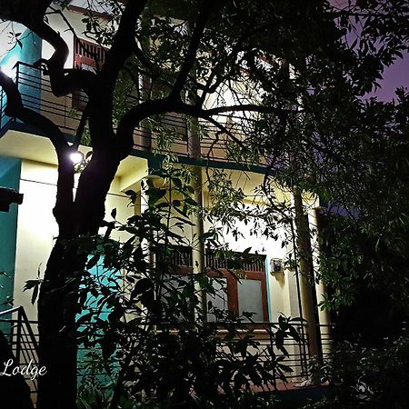 City Centre Lodge Ponnarankulama Екстериор снимка