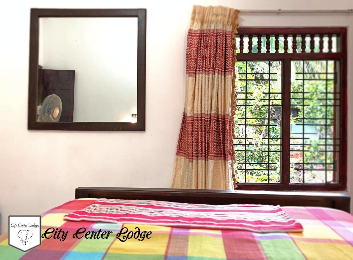 City Centre Lodge Ponnarankulama Екстериор снимка